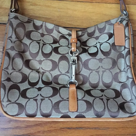 Coach authentic hand bag - Picture 2 of 7